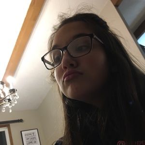 Meet your Posher, Ella